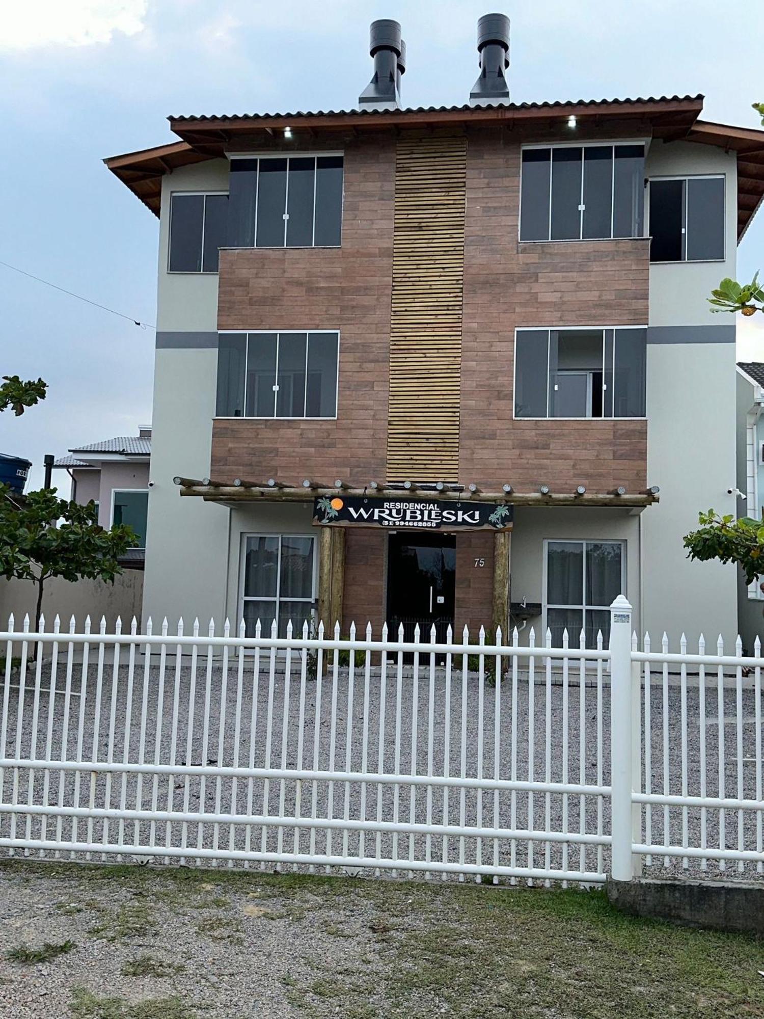 Residencial Wrubleski Sc Pinheira Luaran gambar